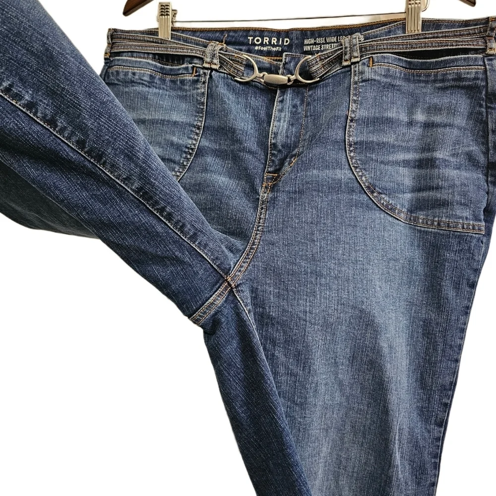Torrid casual high rise wide leg stretch blue denim jeans size 16T